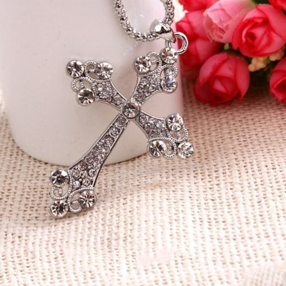 Crystal Cross Sweater Chain - Picture 5 of 5